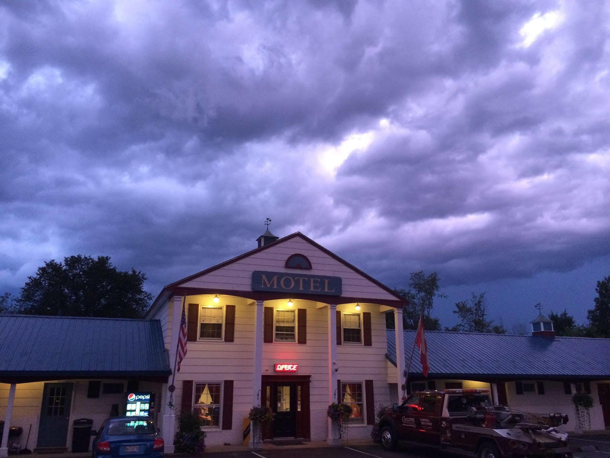 Colonial Valley Motel Farmington Экстерьер фото